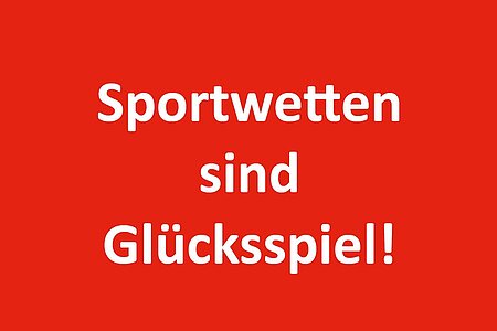 Pressemitteilung der Landesstelle Glücksspielsucht in Bayern (LSG)

Mit der Fußball‑WM 2026 rückt nicht nur der Sport in den Fokus – sondern auch ein Geschäft, das eng damit verbunden ist: Sportwetten. Was viele als spannende Ergänzung zum Spiel sehen, ist in Wirklichkeit Glücksspiel – mit erheblichem Suchtpotenzial.

Rund 2 Milliarden Euro verlieren Menschen in Deutschland jedes Jahr bei Sportwetten.

Genau darauf macht die LSG aufmerksam: Zum Start der WM legt die Landesstelle Glücksspielsucht in Bayern 90.000 rote Karten in hunderten bayerischen Kneipen aus – mit einer klaren Botschaft: Sportwetten sind Glücksspiel!

Die Werbung rund um Sportwetten ist allgegenwärtig – im Stadion, im Fernsehen, in sozialen Medien. Sie vermittelt oft den Eindruck, Tippen sei harmlos. Doch gerade durch Live-Wetten, permanente Verfügbarkeit und schnelle Spielzyklen steigt das Risiko, die Kontrolle zu verlieren.

Für Betroffene kann das gravierende Folgen haben: finanzielle Probleme, psychische Belastungen und Konflikte im sozialen Umfeld.

Wir finden: Sport sollte für Fairness, Gemeinschaft und Freude stehen – nicht als Einstieg in Glücksspielrisiken dienen.

 Mehr Hintergründe in unserer Pressemitteilung: 
https://www.lsgbayern.de/infos-materialien/presse/fussball-wm-2026