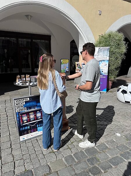 Bundesweiter Aktionstag gegen Glücksspielsucht - hier die Aktion in Rosenheim.

Alle gezeigten Personen haben ihre Einwilligung zur Veröffentlichung der Bilder erteilt.